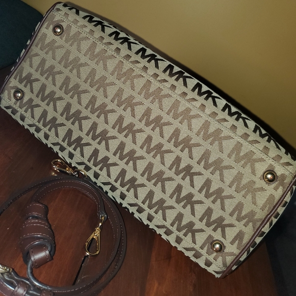 Michael Kors Signature Large Beige/Ebony/Mocha Satchel